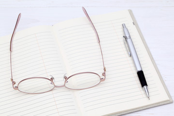 メガネとノート