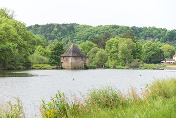 Moulin, barrage, rivière