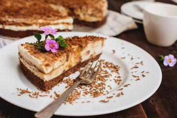Caramel cheesecake with chocolate
