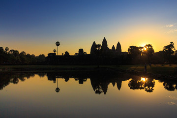 Fototapeta na wymiar Sunrise at Angor wat in Cambodia, which is a world heritage