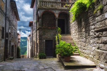 Fototapeta na wymiar Streets and corners of the Tuscan town on the hill. Santa Fiora,