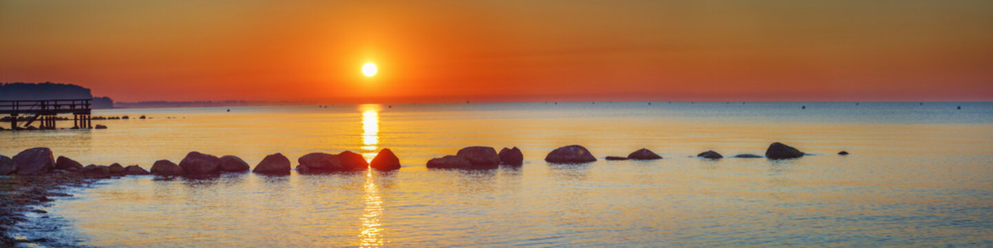 Baltic Sea, Germany, Schleswig-Holstein, Sunrise © Ingo Bartussek