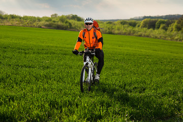 Fototapeta premium Man Cyclist with bike on sunset