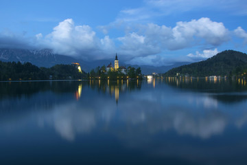 Fototapeta premium Bled lake and pilgrimage church at twilight reflected in water