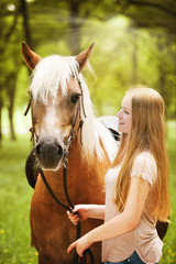 Fototapeta premium Mädchen mit Haflinger