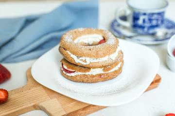 home baking: cottage cheese with strawberry ring