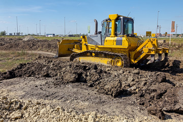 Heavy caterpillar construction machine