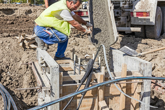 Pouring reinforced concrete