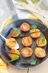 Gegrillte Nektarinen mit Vanille