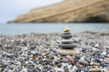 Steinmännchen am Kieselstrand