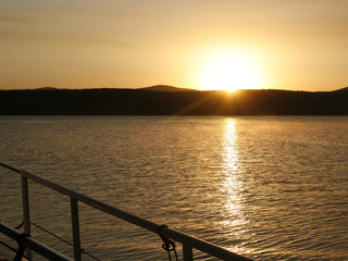 Fototapeta na wymiar The sunset on the lake.