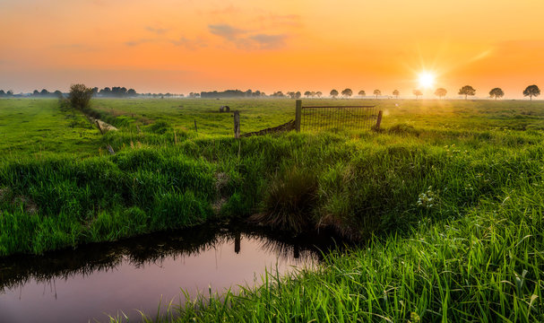 Sonnenuntergang bei Weener