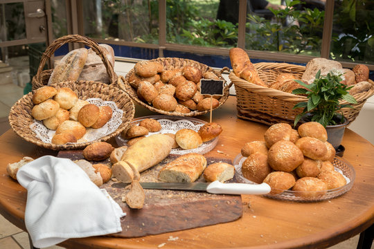 bread on the table spread out in baskets