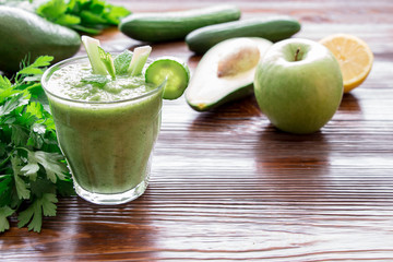 Green vegetable smoothie and ingredients.