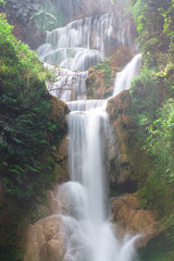 Fototapeta na wymiar Kuangsi Waterfall, Luang Prabang, Laos