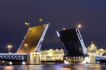 Fototapeta na wymiar The drawbridges of St. Petersburg.