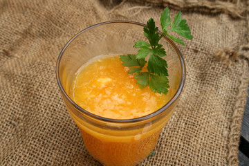 organsich lifestyle orangensaft frisch gepresst modern neu gesunde ernährung close up