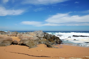 Fototapeta na wymiar Beach in front of the house of Pablo Neruda, view onto the ocean