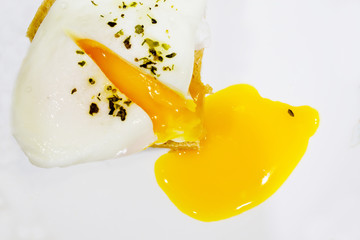 poached egg closeup shot - obrazy, fototapety, plakaty