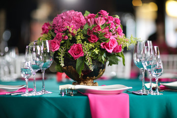 flower arrangement in bowl with pink roses and hydrangea. table setting