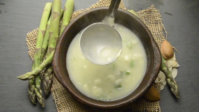 Crema de esp&aacute;rragos Cream of asparagus Vellutata di asparagi Krem ze szparag&oacute;w Spargelcreme Cr&egrave;me d'asperges крем из спаржи 芦笋奶油 アスパラガスのクリーム 아스파라거스 크림
