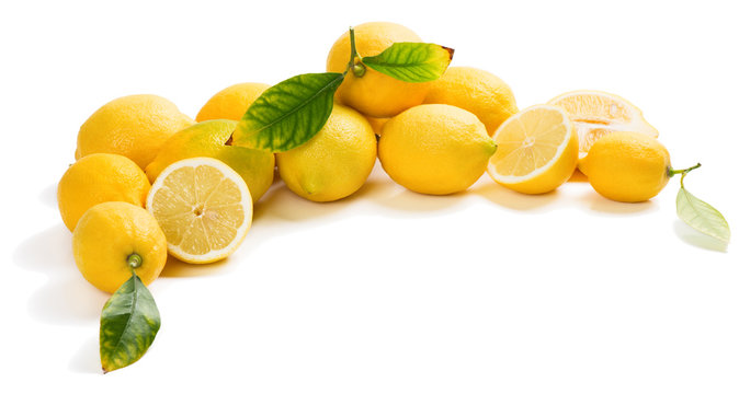 Lemon. Fruit with leaves .