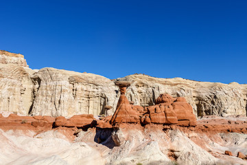 Fototapeta premium Toadstool Trail, near Page, Arizona in the Grand Staircase-Escalante Nat. Mon. 