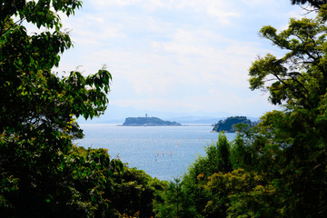 Fototapeta na wymiar コバルトブルーの海と江の島 逗子の高台から見た江の島が木々の間から覗けて普段見る江の島と違う印象に見えて感激した。