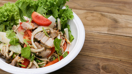 spicy salad with slice pork