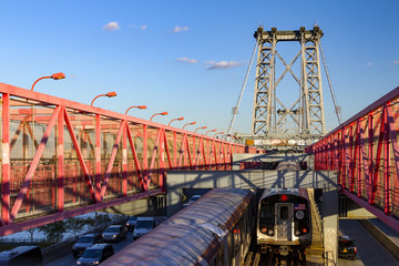New York City subway trains crossing the Williamsburg Bridge between Manhattan and Brooklyn - obrazy, fototapety, plakaty