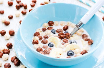 Cereal balls with milk, berries and fruit