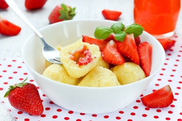 Dumplings of cottage cheese with strawberries