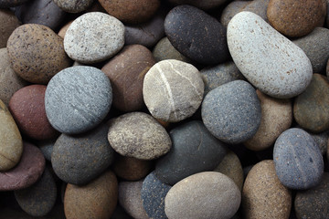 Fototapeta na wymiar colorful multicolored pebbles on seashore