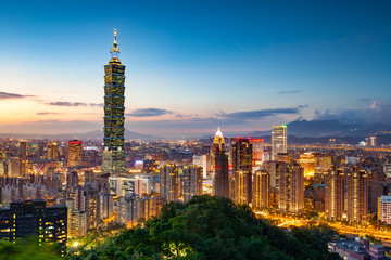 Fototapeta premium Miasto Tajpej nocą, Tajwan
