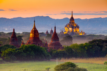 Fototapeta na wymiar Beautiful sunset scene of Ancient Pagoda in Bagan, Myanmar