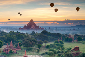 Beautiful sunset scene of Ancient Pagoda in Bagan, Myanmar - obrazy, fototapety, plakaty