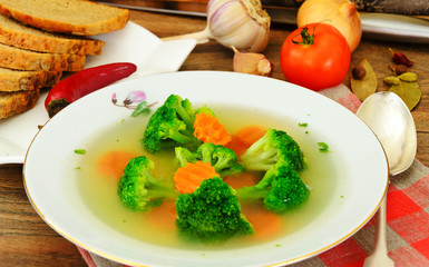 Chicken Broth with Broccoli and Carrots