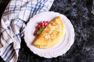 Sweet omelette with clotted cream and currant