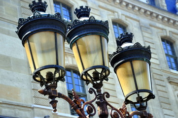 Paris - Antike Laternen vor dem Palais de la Cité, dem heutigen Justizpalast