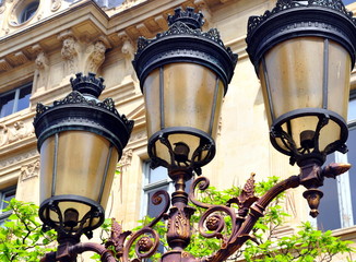 Paris - Antike Laternen vor dem Palais de la Cité, dem heutigen Justizpalast