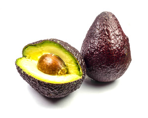 Avocados auf weißem Hintergrund