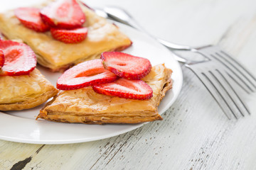 Cake of puff pastry with fresh strawberries