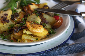 Fried potato with onion and parsley