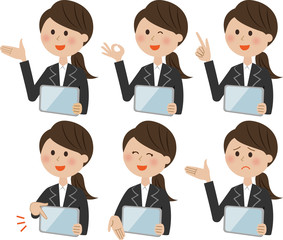 説明をするスーツ姿の女性　セット