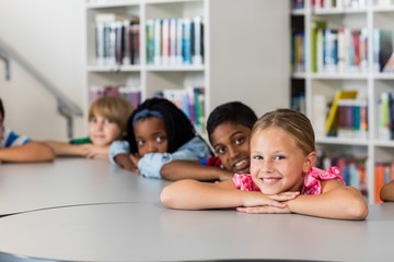 Obraz premium Pupils posing for the camera at desk