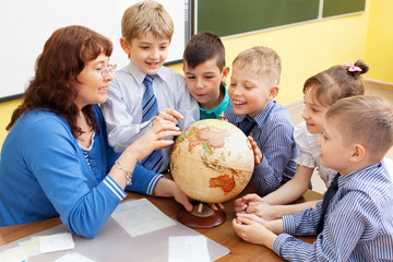 Fototapeta premium beautiful, mature caucasian teacher in classroom geography in el