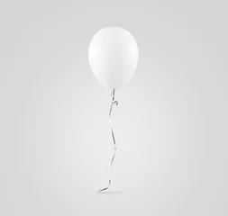 Fotobehang Lege witte ballon mock up geïsoleerd. Helder wit ballonkunstontwerpmodel in de hand houden. Schone pure ballonsjabloon. Logo, textuur, patroonpresentatie gewoon aerostat-ontwerpelement. © Alexandr Bognat