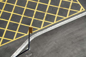 Yellow lines on the street to mark no-stopping area near a red light/crossing
