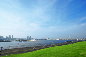 Fototapeta na wymiar 大さん橋と空