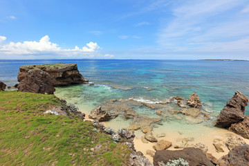 美しい沖縄のビーチと夏空 